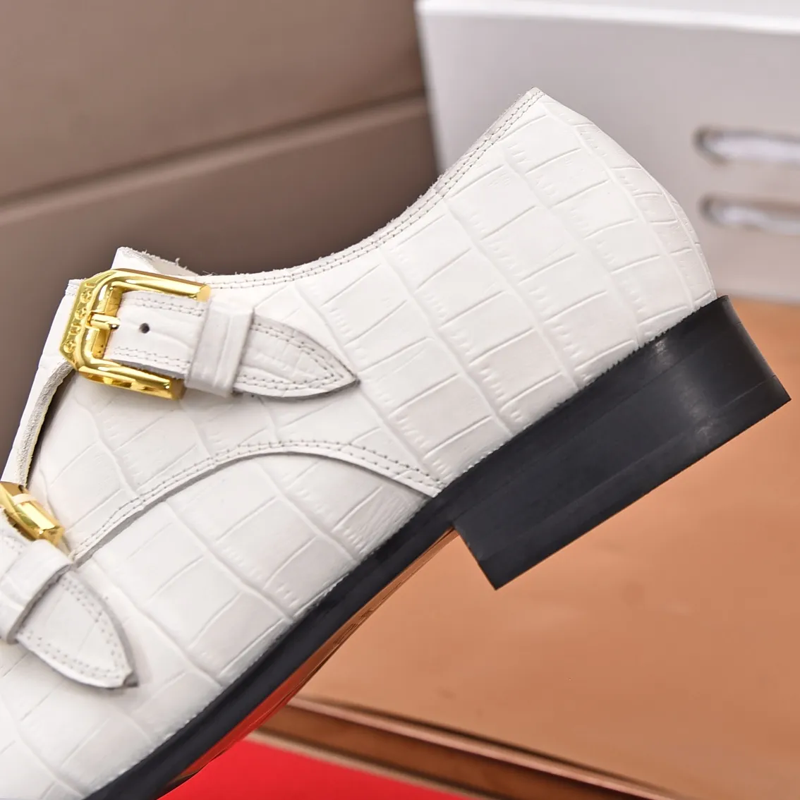 Men's shoes 💰560 (high-end, all cowhide) GUCCI high-end formal leather shoes, original imported fabrics from Italy, cowhide lining, original hardware. I believe you will be struck by it from the first moment you see it. The avant-garde atmosphere can no longer fully interpret its elegance. AAA grade rubber outsole, super comfortable. Original counter last, ensuring its original version and quality. The simple upper ensures its comfort and breathability. A pair of truly good shoes has its own unique soul, famous quality, regular size 38-44 (45 46 customized)
